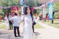 Hiệu trưởng: "Hoa hậu Trần Tiểu Vy học trung bình khá"