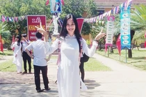 Hiệu trưởng: "Hoa hậu Trần Tiểu Vy học trung bình khá"