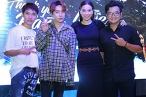 Hồ Ngọc Hà xinh đẹp trong tiệc mừng thành công liveshow