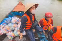 Loạt chứng từ cứu trợ miền Trung của Thủy Tiên bị soi ra lỗi