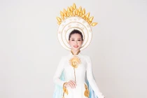 Ngắm trang phục dân tộc đẹp nền nã của Nguyễn Thúc Thùy Tiên 