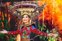 Kiều Loan hỏng đèn quốc phục, thần thái cứu cả màn trình diễn