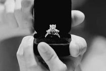 Bảo Anh khoe nhẫn cầu hôn kim cương khiến fan xôn xao