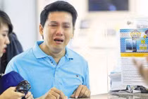 Khách Việt khóc vì mua iPhone 6 giá cắt cổ ở Singapore