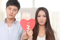 Chồng bắt ký vào đơn ly hôn, tôi mừng quá cảm ơn