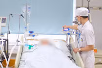 Nam thanh niên viêm tụy cấp từ thói quen uống rượu bia mỗi ngày