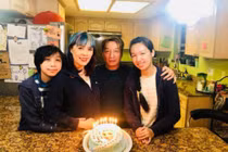 Trường Vũ U60 vẫn phong độ, sống hạnh phúc bên vợ con ở Mỹ