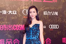 Vợ Huỳnh Hiểu Minh long lanh trên thảm đỏ sau đám cưới