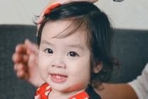 Xuýt xoa trước vẻ đáng yêu như thiên thần của con gái Hoài Lâm