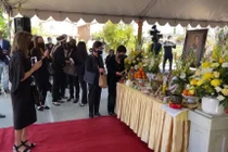 Sao Việt ở hải ngoại đến tiễn biệt ca sĩ Quốc Anh