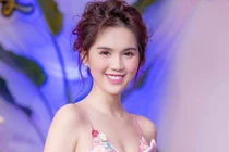 Ngọc Trinh “chơi trội” đeo phụ kiện 3 tỷ, mặc gợi cảm mướt mắt