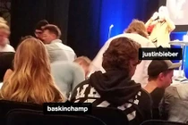 Justin Bieber dẫn tình mới Baskin Champion đến nhà thờ