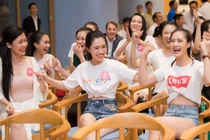 Thí sinh Hoa hậu Việt Nam thức đêm cổ vũ World Cup 2018