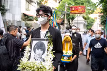 Đồng nghiệp tiễn biệt nghệ sĩ Thanh Kim Huệ về nơi an nghỉ