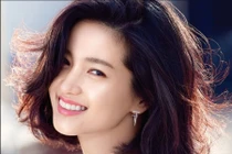 Vẻ xinh đẹp của nàng thơ phim 18+ xuất hiện với Song Joong Ki