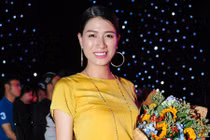 Trang Trần vác bụng bầu đến cổ vũ học trò Mr Đàm