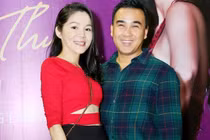 MC Quyền Linh đi dép lê, hộ tống vợ sang chảnh đi nghe nhạc