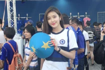 Á hậu Huyền My rạng ngời trên đất Thái ủng hộ Chelsea