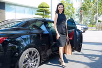 Á hậu Quốc tế Thúy Vân bận rộn sau khi về nước