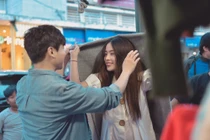 Tiết lộ ảnh Nam Em được trai đẹp ôm hôn, chăm sóc nhiệt tình