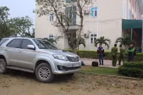 Va chạm, GĐ DN lái xe bỏ trốn, rút súng thị uy