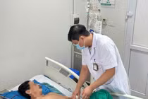 Sau lũ, nhiều người nguy kịch do mắc bệnh xoắn khuẩn vàng da