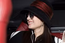 Mỹ nhân chuyển giới Nong Poy giản dị khi đến Việt Nam