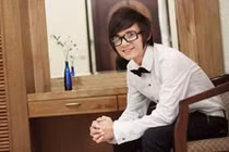 Ngoại hình điển trai của ca sĩ Thái Lan Viên