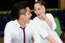 Khánh Thi và Phan Hiển tình tứ giữa chốn đông người