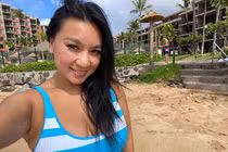 Y Phụng phát tướng tuổi 43, Chí Trung tình tứ bên bạn gái