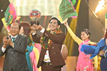 Đức Minh đăng quang quán quân Tình Bolero hoan ca 2017