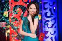 Bà mẹ 2 con Đan Lê đẹp rạng ngời như thiếu nữ