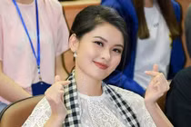 Á hậu Thùy Dung từng bị chê thẳng mặt “nói chuyện tệ thế“