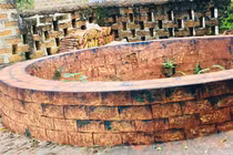 Giếng cổ Đường Lâm bị tô trát, đoàn làm phim hài Tết phân trần