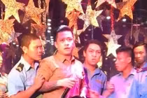 Cũng bị ném đồ giống Trường Giang, Tuấn Hưng đã làm gì?