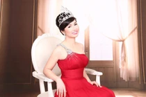 Bùi Bích Phương “tái xuất” cùng Miss ITGO 2013 