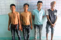 Bốn thanh niên hiếp dâm tập thể thiếu nữ bị bắt tại trận 