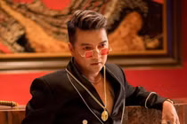 Đàm Vĩnh Hưng bức xúc khi mặc đồ tiền tỷ bị mỉa mai "dị hợm"