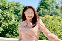 Diễn viên Hồng Diễm mặc kín bưng vẫn đẹp rực rỡ