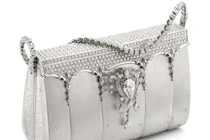 Thiếu gia chạy siêu xe Ferrari ngả mũ khi thấy chiếc túi này của quý bà 