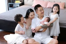 Tuấn Hưng hạnh phúc bên vợ xinh và 3 con như thiên thần