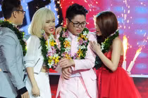 Khoảnh khắc Quán quân Đức Phúc nức nở khi đăng quang 