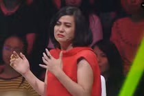 Cát Phượng bật khóc, tiết lộ chuyện “cha đánh mẹ như chó” gây sốc