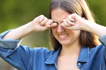 Nguy cơ hỏng mắt vì thói quen nhiều người mắc