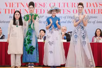 NTK Minh Hạnh, Lan Hương mang áo dài đến Mỹ