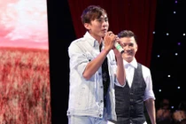 Ca sĩ Hồng Ngọc chỉ trích chàng bán kẹo kéo nói láo