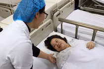 Sản phụ 37 tuổi bị vỡ tử cung khi mang song thai 33 tuần