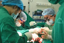 Phẫu thuật chuyển ngón chân lên tái tạo ngón tay cái bị cụt 