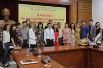 Ê-kíp "Về nhà đi con" bất ngờ được tặng bằng khen