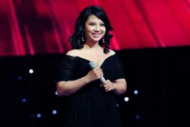 Cô gái vừa ăn vừa hát gây sốt The Voice 2015